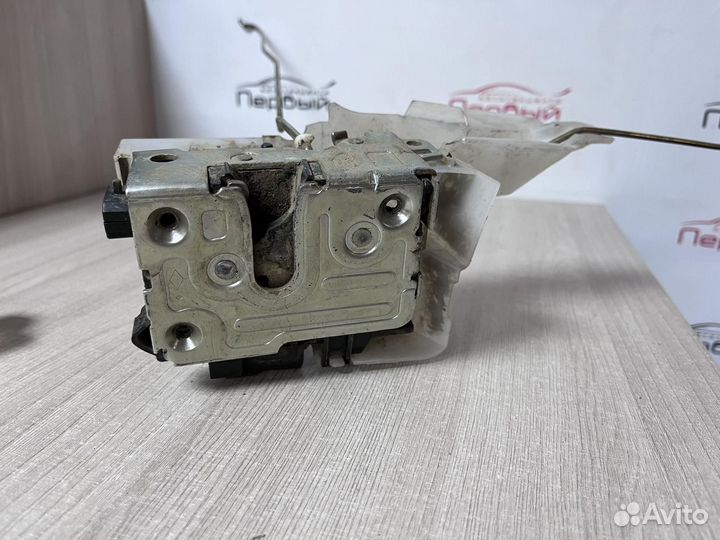 Замок правой передней двери Renault Symbol