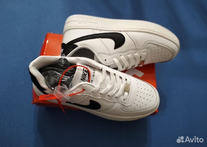 Кроссовки мужские новые Nike 44 белые