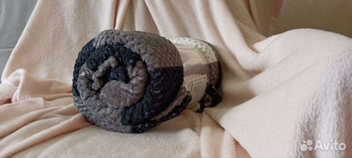 Пледы новые