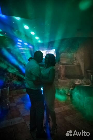 Диджей DJ с оборудованием и светом - на праздник