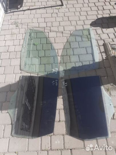 Стекла дверей Ford Fiesta