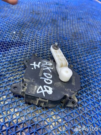 Моторчик заслонок отопителя Honda Accord 7 седан