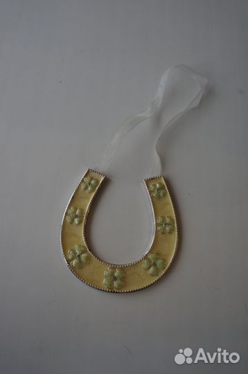 Подкова с цветами. Эмаль. Красный куб