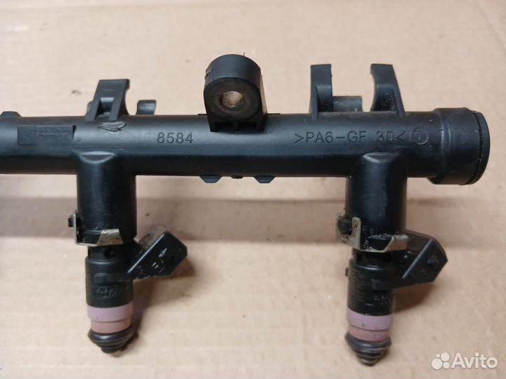 Топливная рампа с форсунками Renault Megane 2