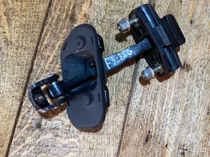 Ограничитель задней двери ford focus 3