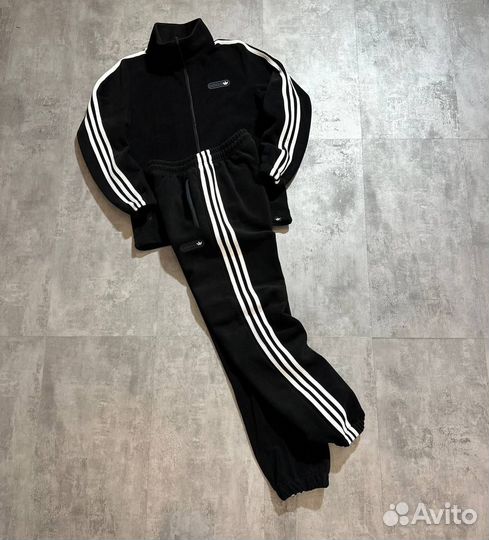 Спортивный костюм Adidas флисовый