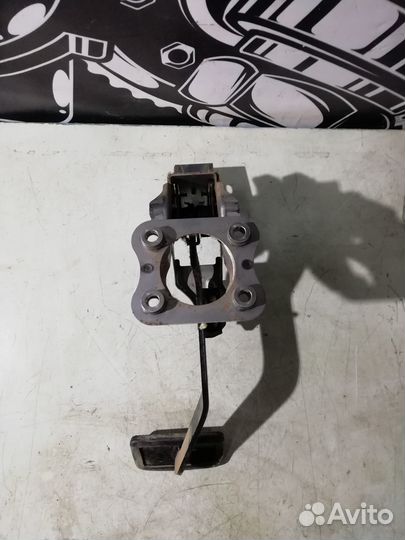 Педаль тормоза Nissan Primera P12