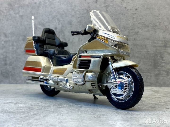 Коллекционная модель Honda Gold Wing 1500 1:18