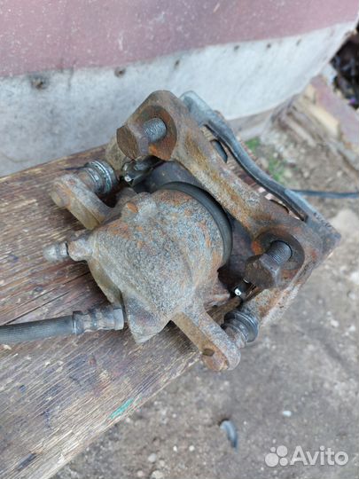 Передний правый суппорт Лада Веста