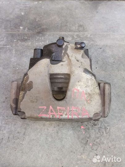 Тормозной суппорт передний левый. Opel zafira b