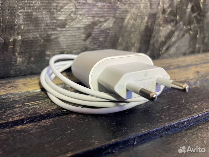 Зарядка для iPhone 20w новая