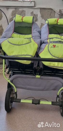 Двухместная коляска