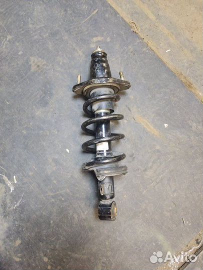 Стойка амортизатора задняя правая Honda Cr-V 3