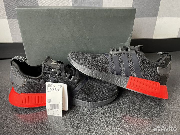 Кроссовки Adidas NMD R1 Core Black Solar RED