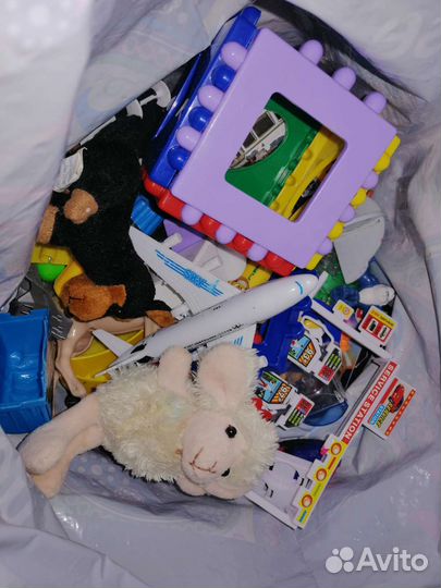 Вещи, обувь и игрушки пакетами