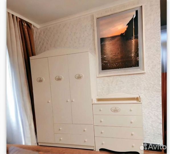 Шкаф детский трехстворчатый