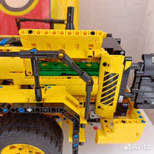 Lego Technic 42030 с батарейками