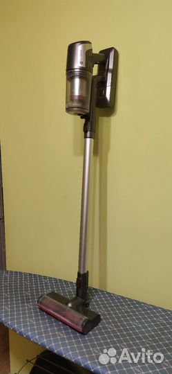 Вертикальный беспроводной пылесос ручка