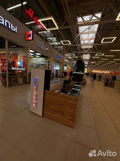 Продавец в табачный магазин