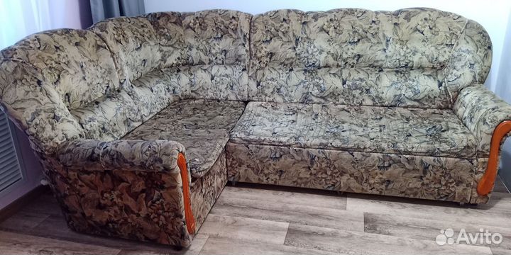 Большой угловой диван