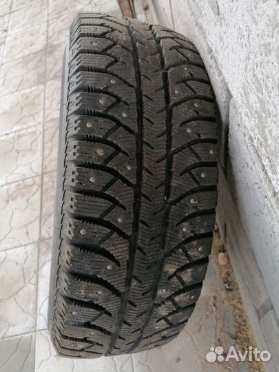 Bridgestone Ice Cruiser 7000S 215/65 R16