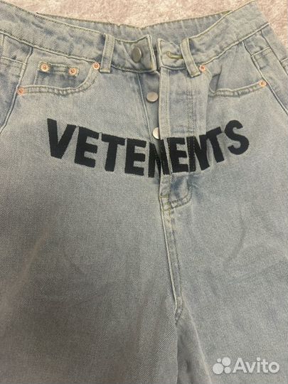 Джинсы Vetements очень широкие