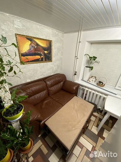 Кожаный диван