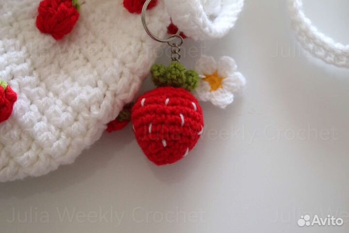 Вязаный брелок амигуруми 