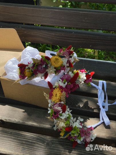 Венок на голову из живых цветов