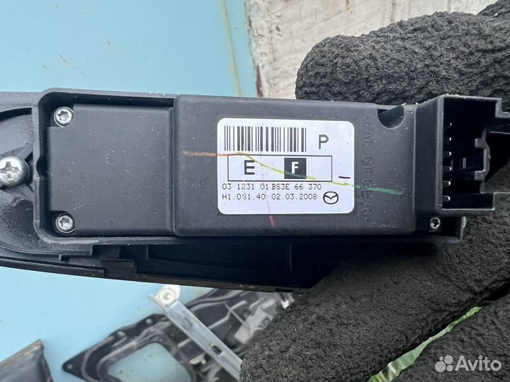 Обшивка двери mazda 3 вк