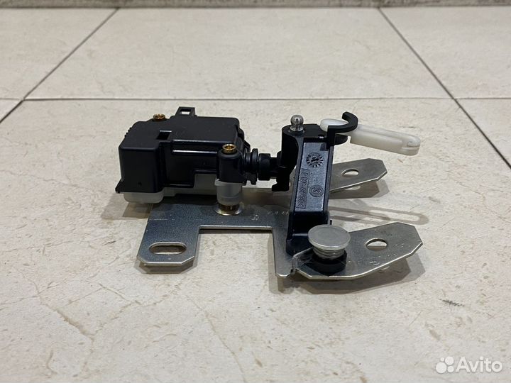 Активатор замка багажника VAG