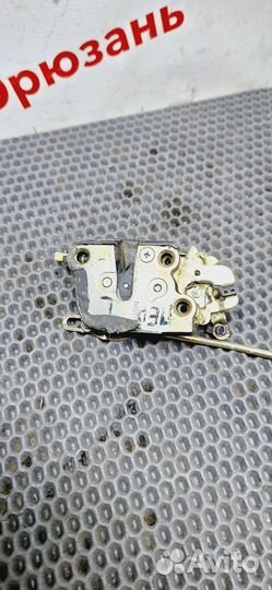 Замок передней левой двери Toyota tercel