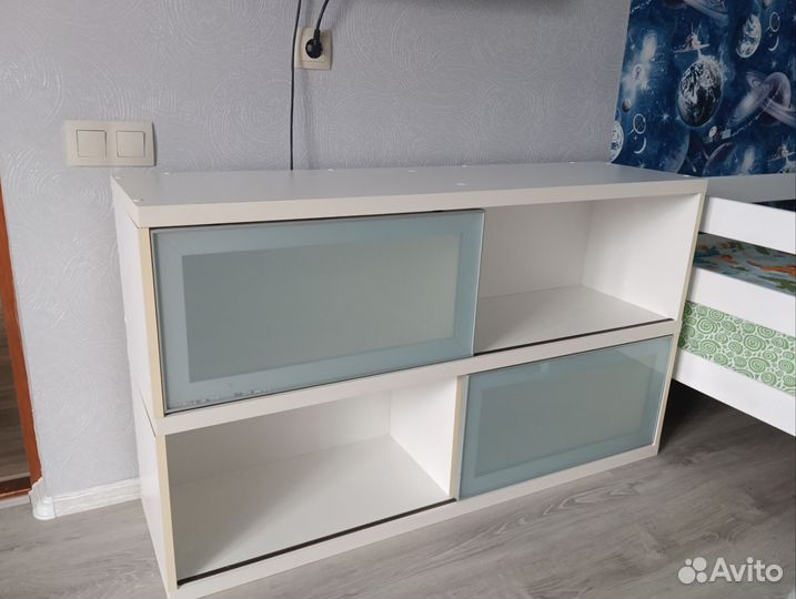 Полка навесная, тумба