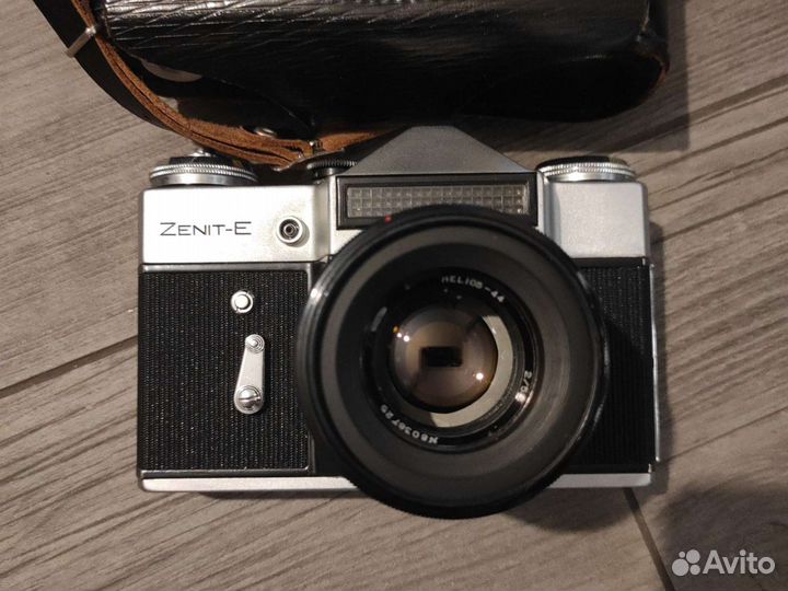 Плёночный фотоаппарат Зенит Е / Гелиос-44