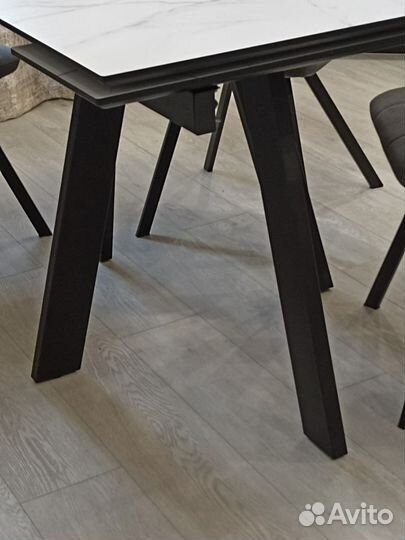 Стол обеденный