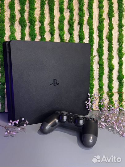 Sony PS4 Slim (1 T) + 1 геймпад + много игр