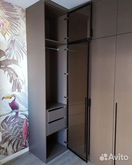 Встроенный угловой шкаф купе на заказ