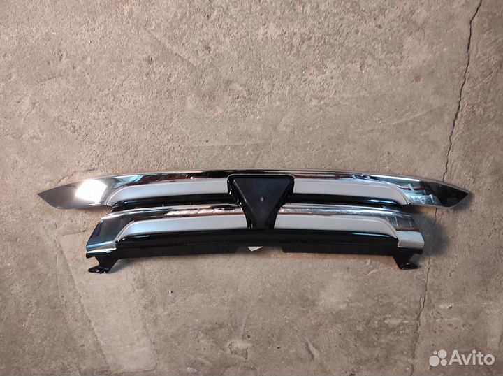 Решетка радиатора Mitsubishi Outlander 3 2015-2019