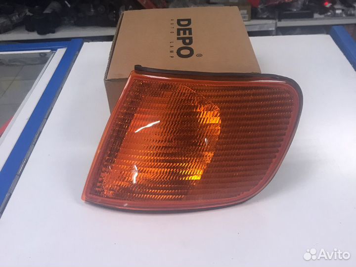 4411509luey Поворотник левый желтый Audi 100 90-94