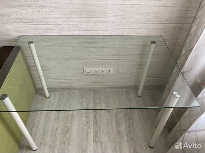 Стеклянный столик IKEA