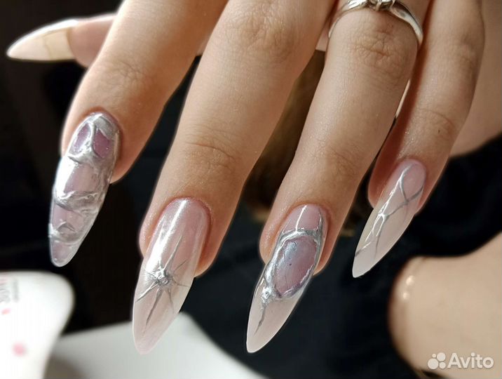 Маникюр и педикюр