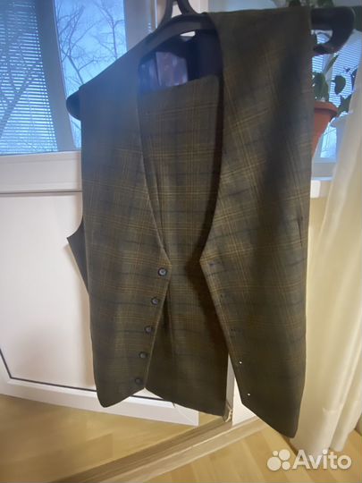 Костюм мужской тройка