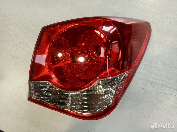 Фонарь правый наружний Сhevrolet Cruze