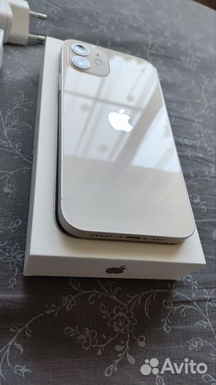iPhone 12, 64 ГБ