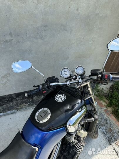 Yamaha FZX750