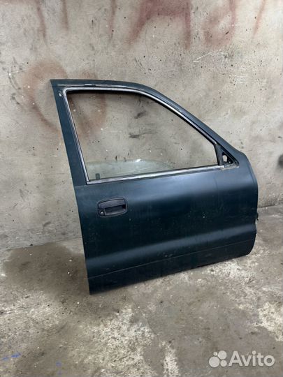 Передняя правая дверь kia sportage 1 2000