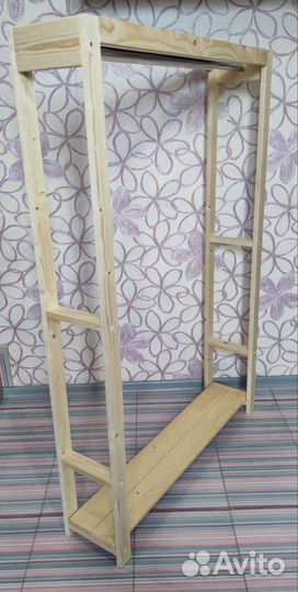 Вешалка деревянная