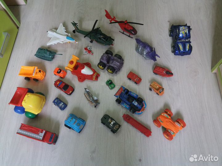 Машинки,солдатики и пр