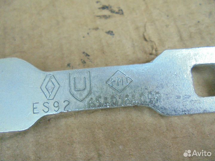 Петля капота левая Renault Duster1 Nissan Terrano3