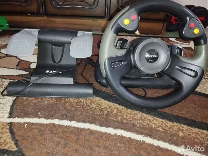 Игровой руль с педалями
